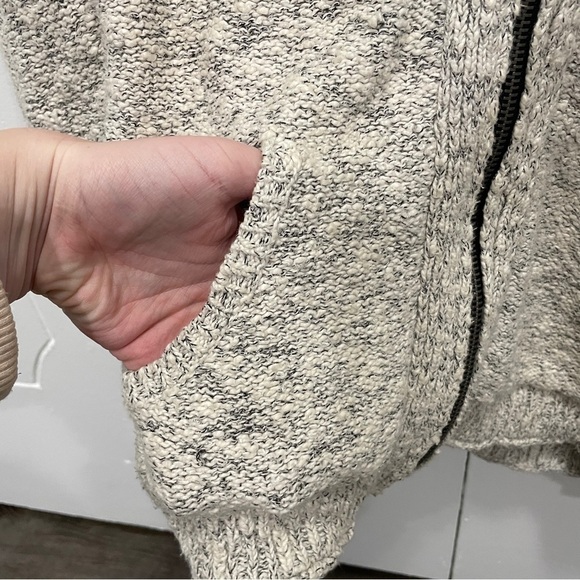 Silence & Noise Heathered Grey Full Zip Sweater - Picture 3 of 9